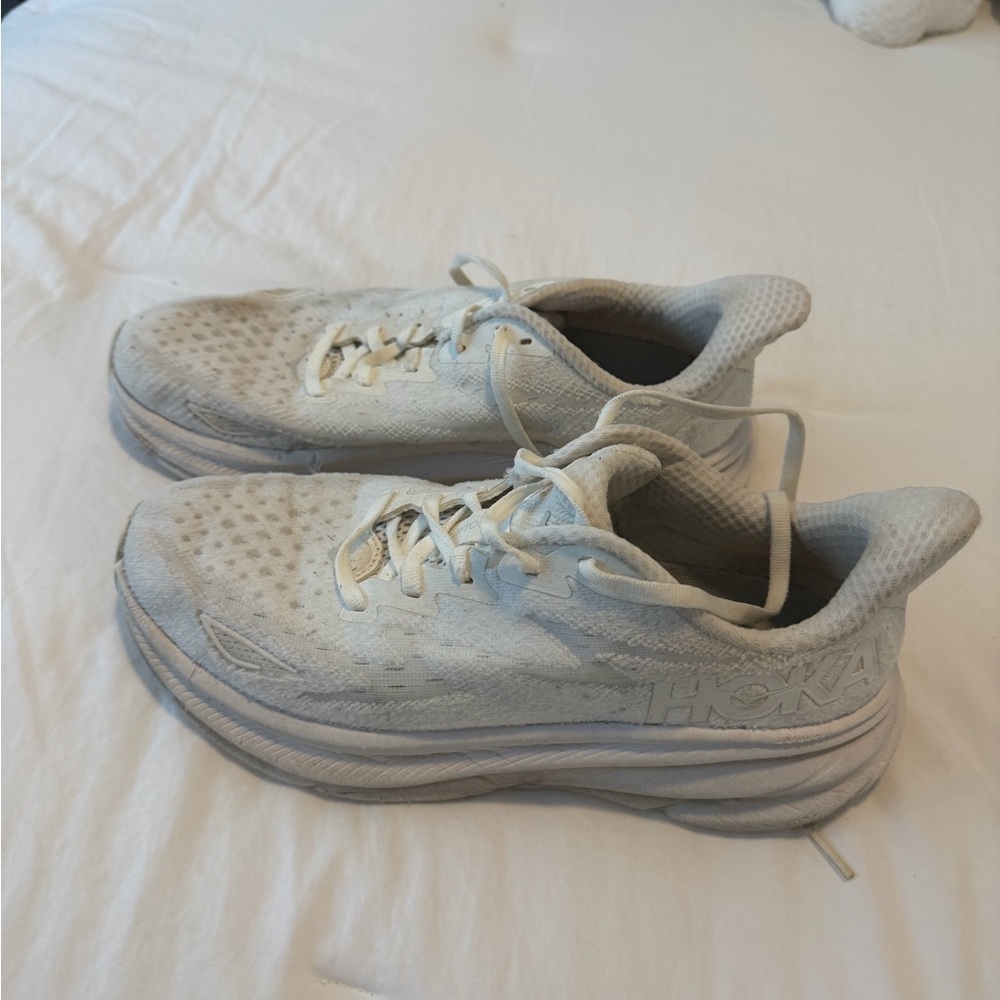 Hoka Women's White Clifton 9 Shoes - Picture 3 of 10